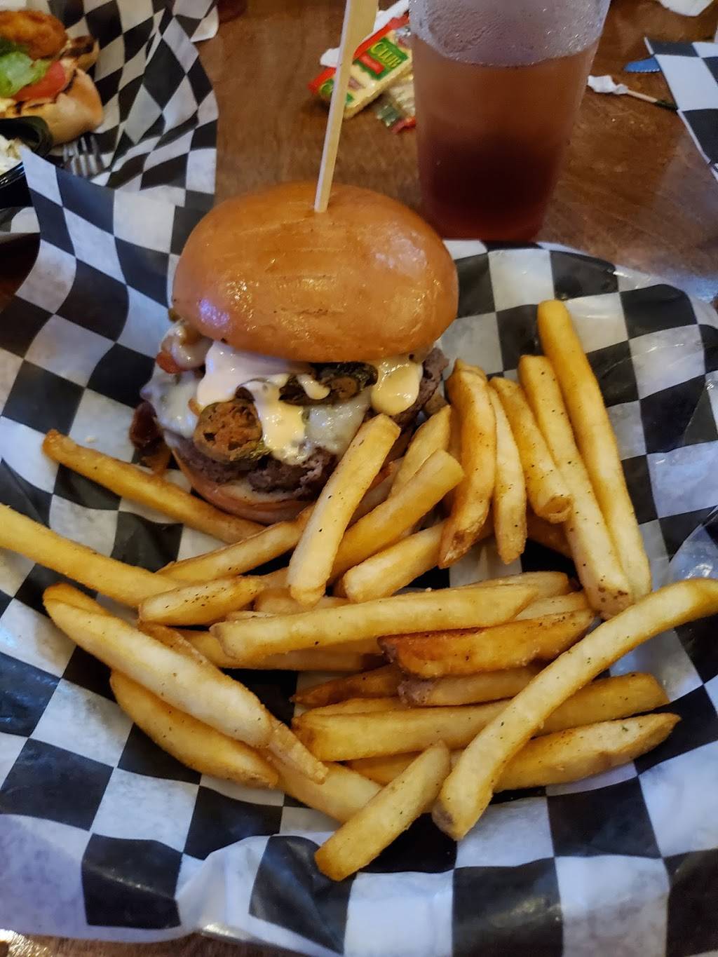 Rafters Music and Food - New Albany | restaurant | 704 W Bankhead St, New Albany, MS 38652, USA | 6625397400 OR +1 662-539-7400