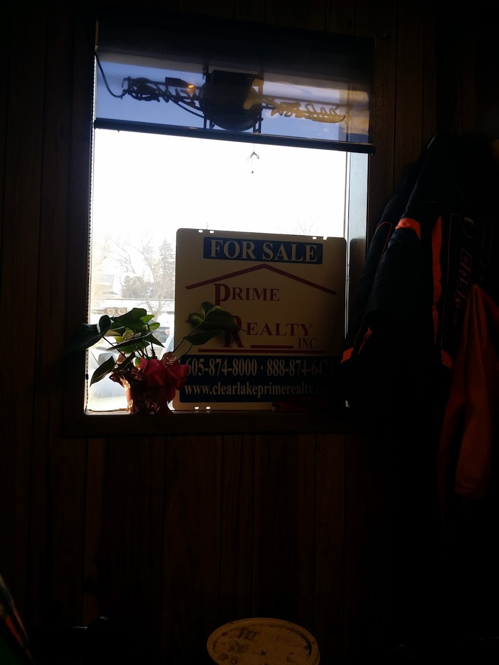 Alibi | restaurant | 219 1st Ave, Gary, SD 57237, USA | 6052725630 OR +1 605-272-5630