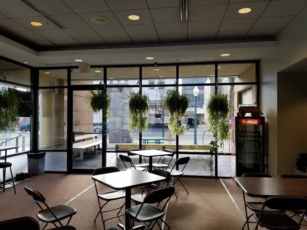 Arcade Coneys | restaurant | 215 Tuscarawas St W, Canton, OH 44702, USA | 3304542294 OR +1 330-454-2294