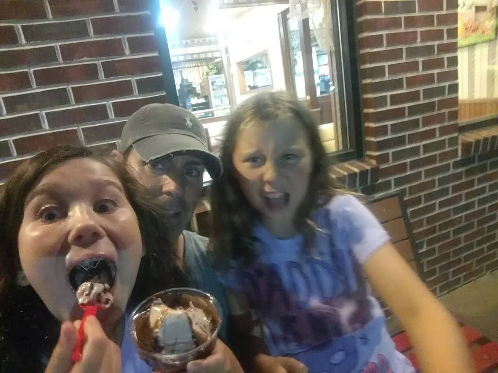 Dairy Queen | restaurant | 2620 N Broad St, Colmar, PA 18915, USA | 2158228106 OR +1 215-822-8106