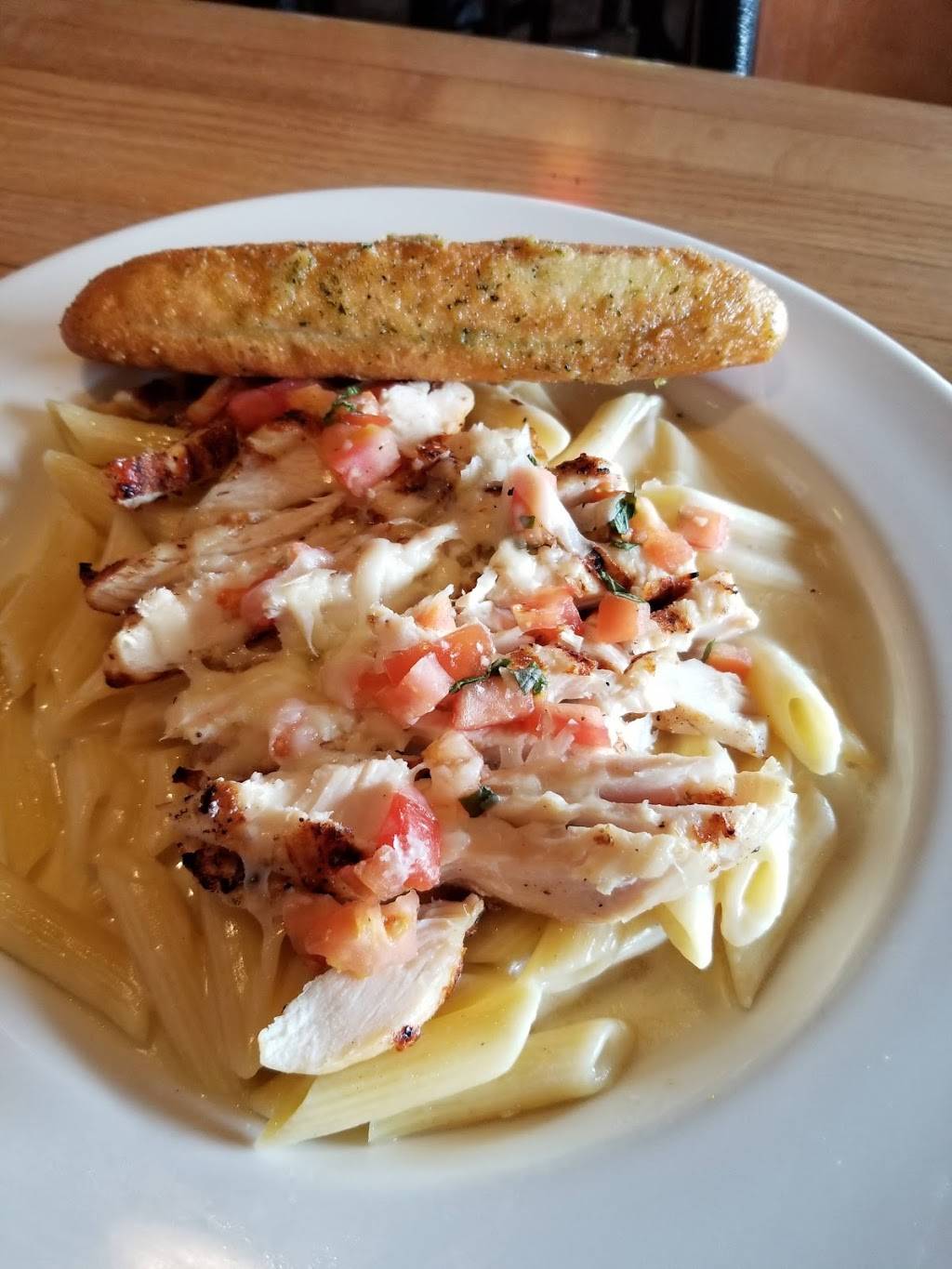 Applebees Grill + Bar | restaurant | 25 Southland Dr, Fairmont, WV 26554, USA | 3043664411 OR +1 304-366-4411