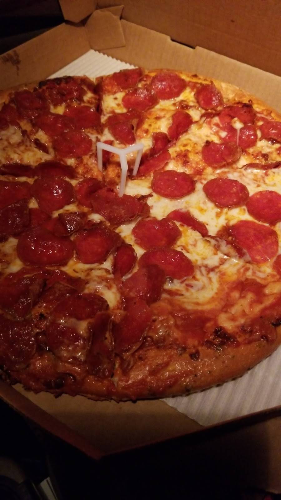 Pizza Hut | meal takeaway | 1401 E Main St, Reedsburg, WI 53959, USA | 6085246333 OR +1 608-524-6333