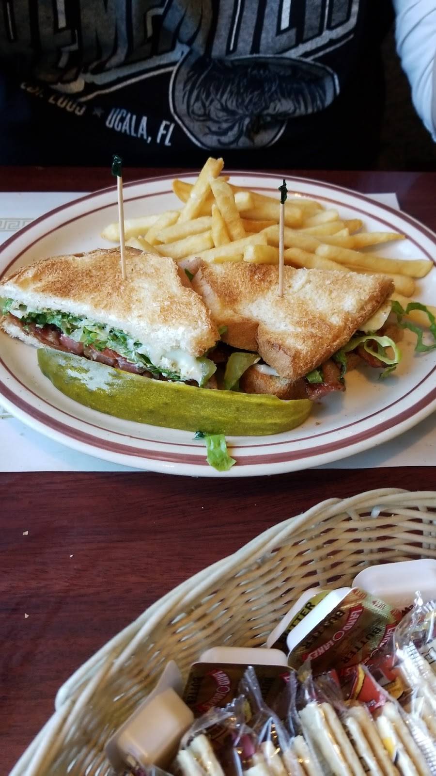 Jennys Family Restaurant | restaurant | 1702 Grand Ave, Wausau, WI 54403, USA | 7152612700 OR +1 715-261-2700