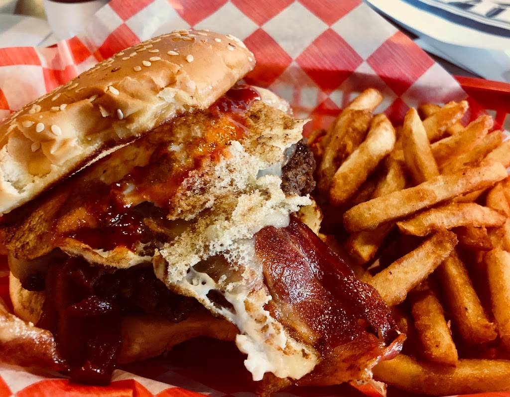 Game On! | restaurant | 5880 Cheviot Rd, Cincinnati, OH 45247, USA | 5133859999 OR +1 513-385-9999