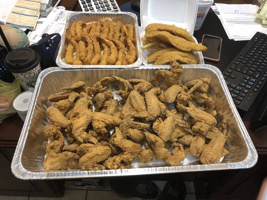 Super Sharks | restaurant | 8306 S South Chicago Ave, Chicago, IL 60617, USA | 7737349000 OR +1 773-734-9000