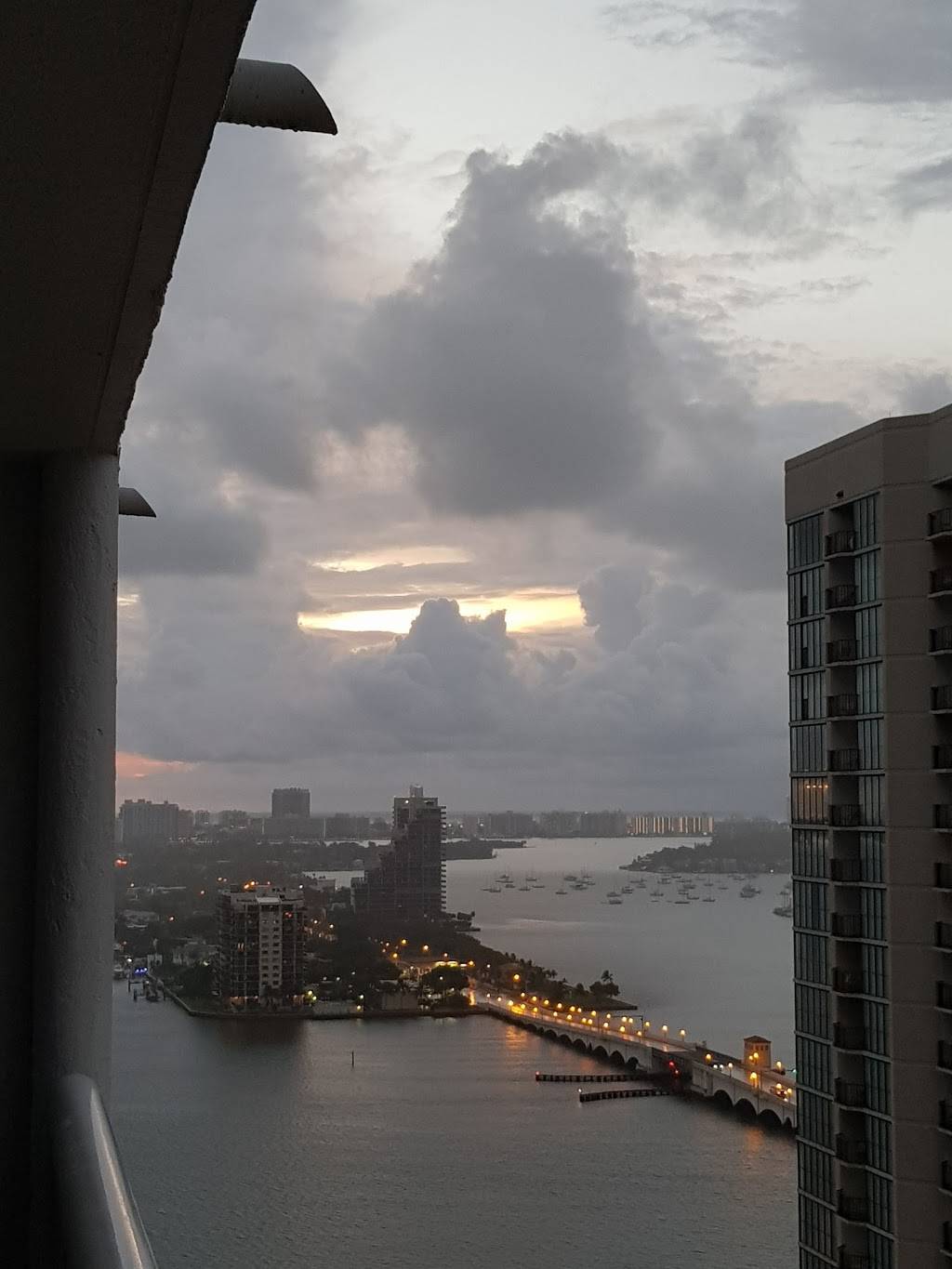 Dominos Pizza | meal delivery | 1400 Ponce de Leon Blvd, Coral Gables, FL 33134, USA | 3054487900 OR +1 305-448-7900