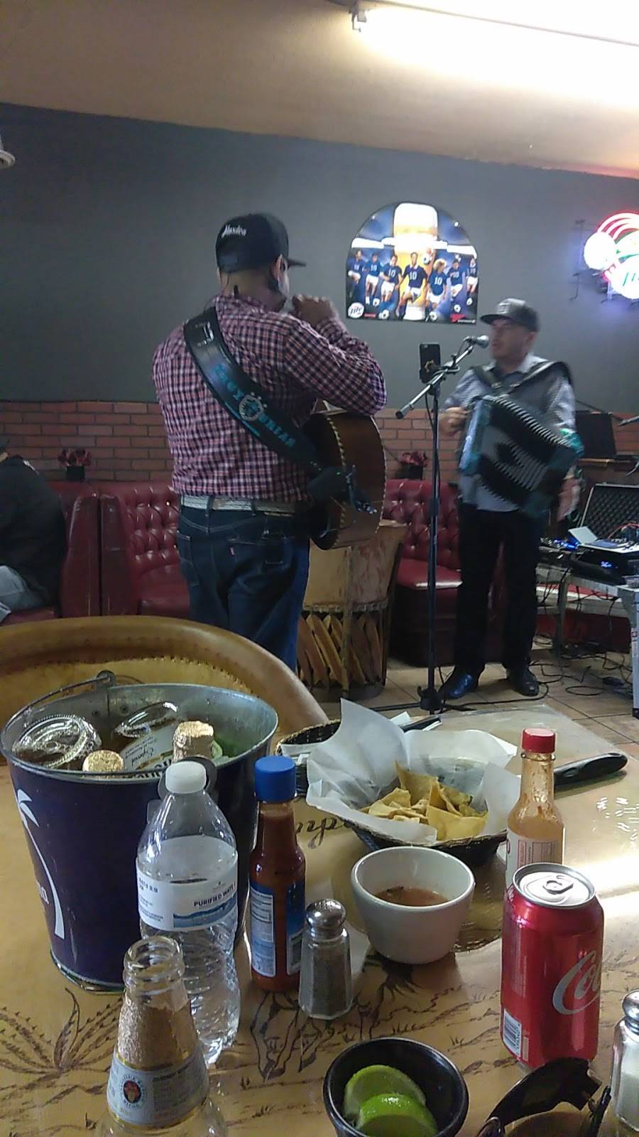 Los 3 Compadres Seafood and Mexican Cuisine | night club | 1235 W Ave I, Lancaster, CA 93534, USA | 6619482725 OR +1 661-948-2725