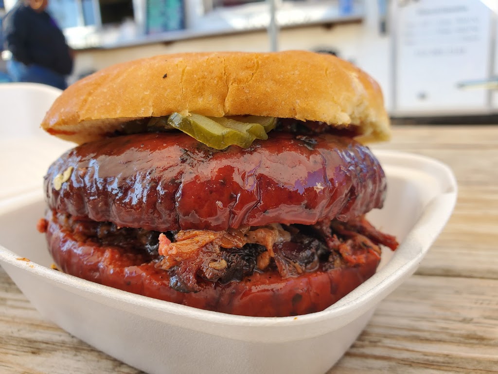 J. Leonardis Barbeque 11th St. | restaurant | 1124 E 11th St, Austin, TX 78702, USA | 5127585873 OR +1 512-758-5873