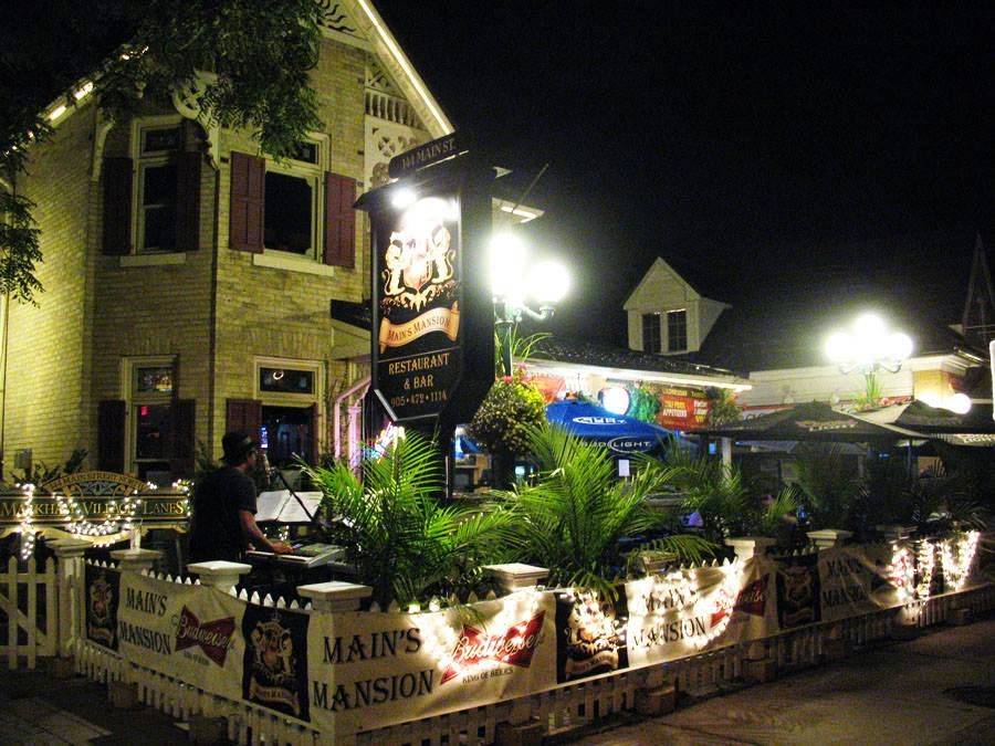 Mains Mansion | restaurant | 144 Main St N, Markham, ON L3P 5T3, Canada | 9054721114 OR +1 905-472-1114