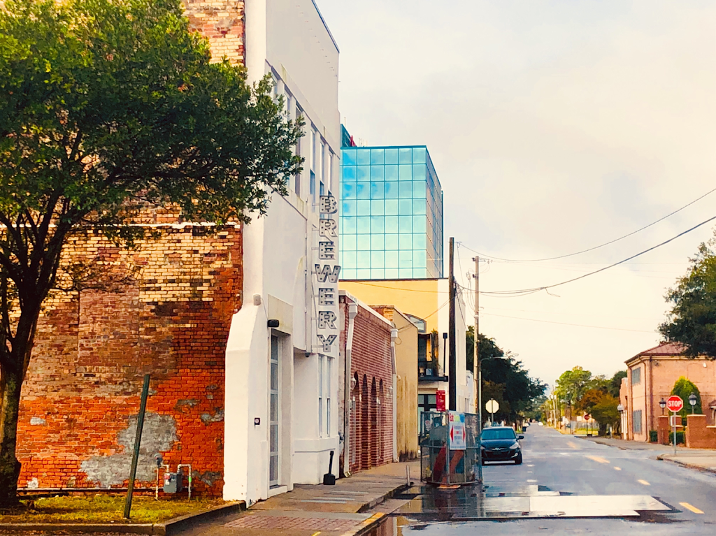 Big Top Brewing Company Pensacola | restaurant | 21 W Romana St, Pensacola, FL 32502, USA | 8504662072 OR +1 850-466-2072