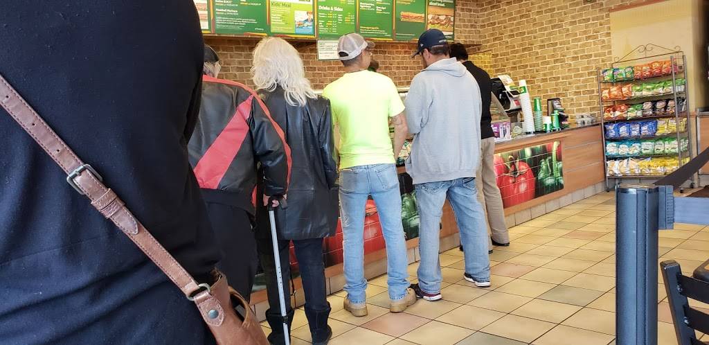 Subway Restaurants | restaurant | 1710 W Mockingbird Ln, Dallas, TX 75235, USA | 2146307999 OR +1 214-630-7999