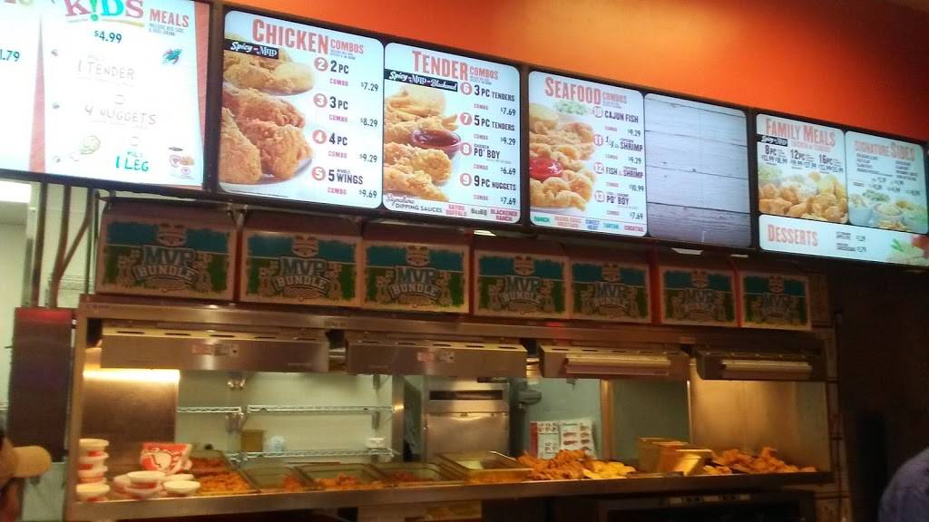 Popeyes Louisiana Kitchen | restaurant | 9090 Carousel Center, Syracuse, NY 13290, USA | 3154665015 OR +1 315-466-5015