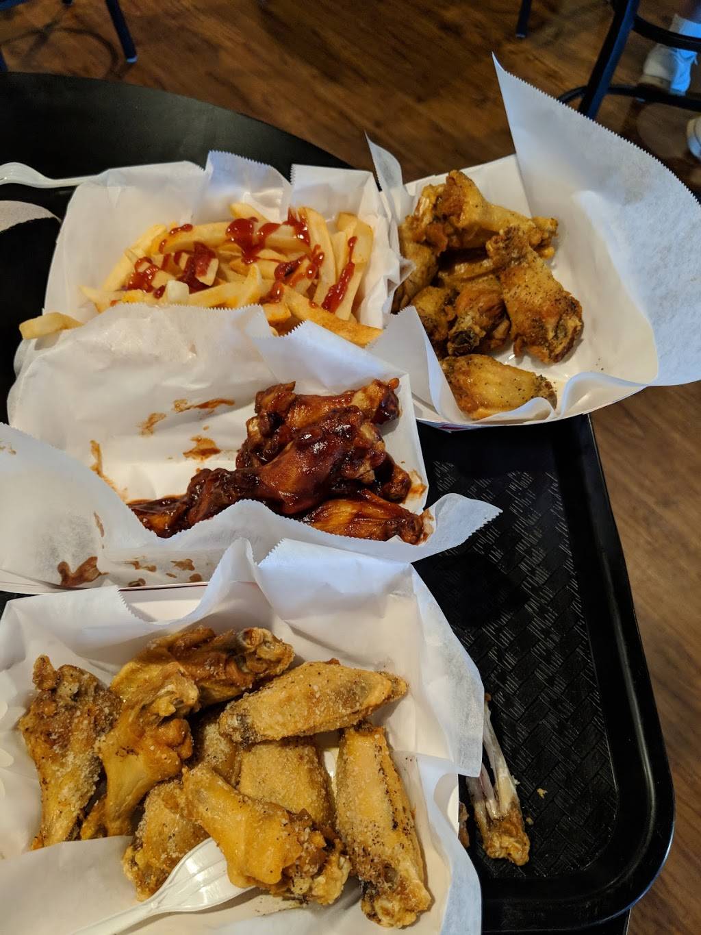 Chiki Chiki Wings and Sports | restaurant | 16312 Arrow Blvd, Fontana, CA 92335, USA | 9094293209 OR +1 909-429-3209