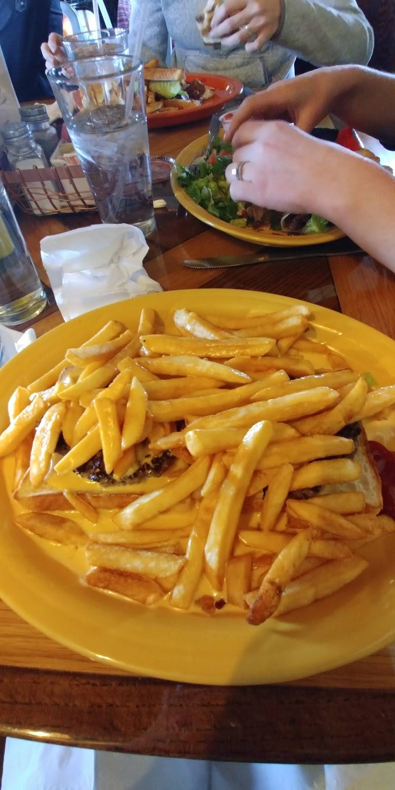 The Wooden Tie Cafe | restaurant | 206 IL-143, Pierron, IL 62273, USA | 6189731385 OR +1 618-973-1385