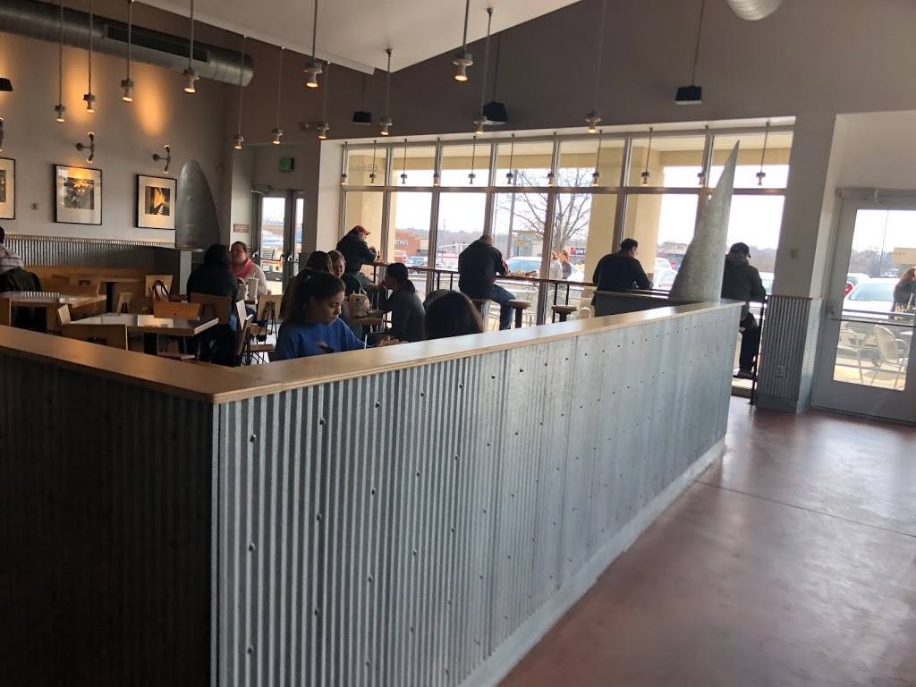 Chipotle Mexican Grill | restaurant | 6864 Johnson Dr, Mission, KS 66202, USA | 9132613530 OR +1 913-261-3530