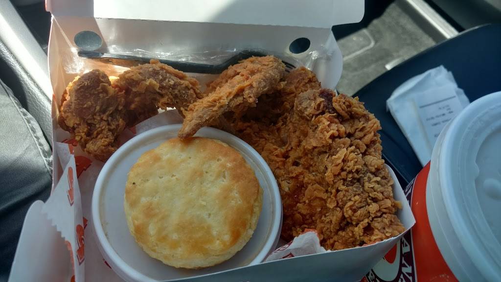 Popeyes Louisiana Kitchen | restaurant | 2660 S Hwy 17-92, Sanford, FL 32771, USA | 4073218883 OR +1 407-321-8883