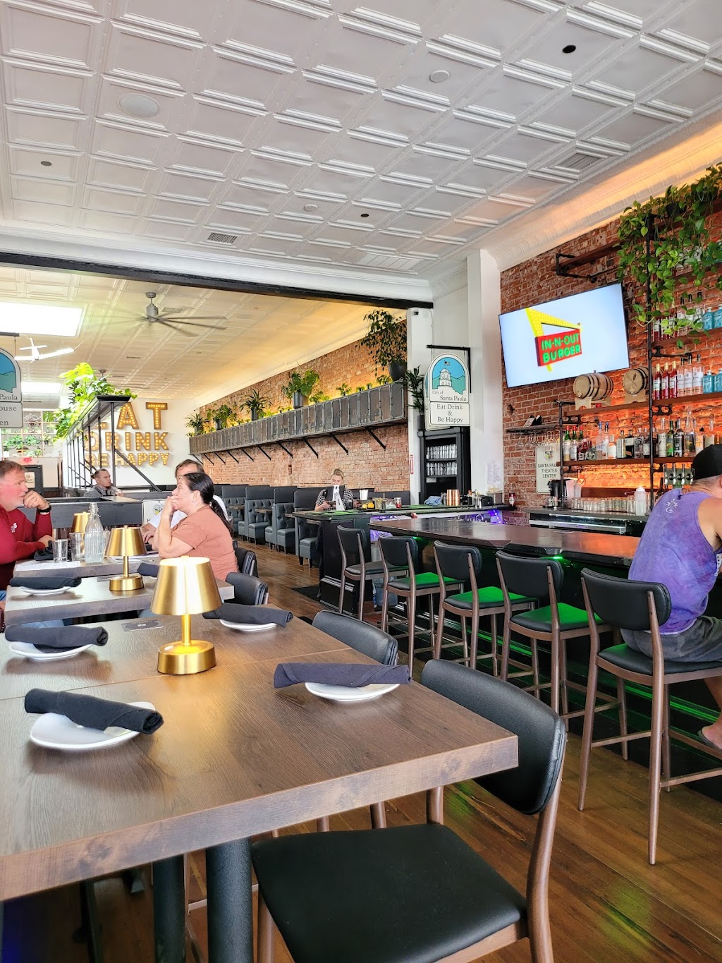 Santa Paula crafthouse | restaurant | 432 E Main St, Santa Paula, CA 93060, USA | 8053380748 OR +1 805-338-0748