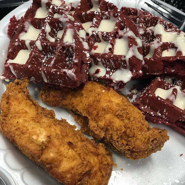 Mumbles Chicken & Waffles | restaurant | 3118 Main St, Buffalo, NY 14214, USA | 7162538091 OR +1 716-253-8091