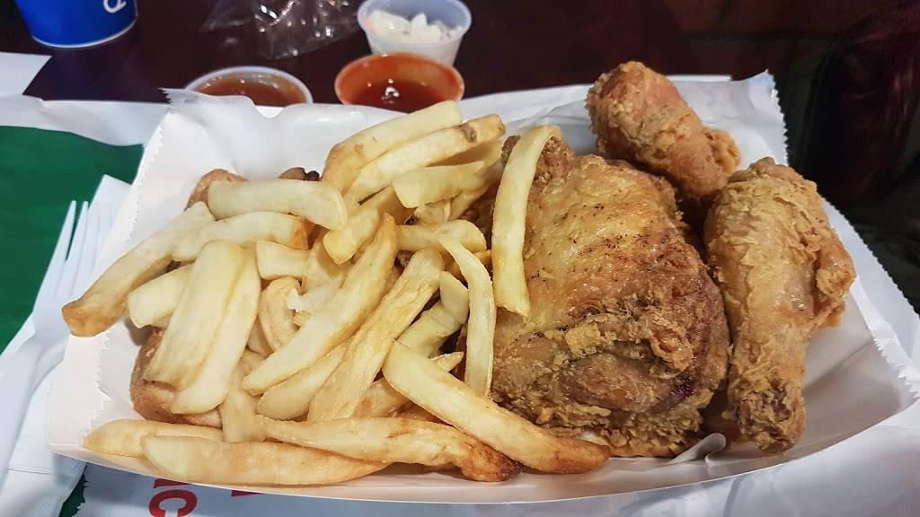 Harolds Chicken #25 | restaurant | 316 E Burlington St, Iowa City, IA 52240, USA | 3193836230 OR +1 319-383-6230