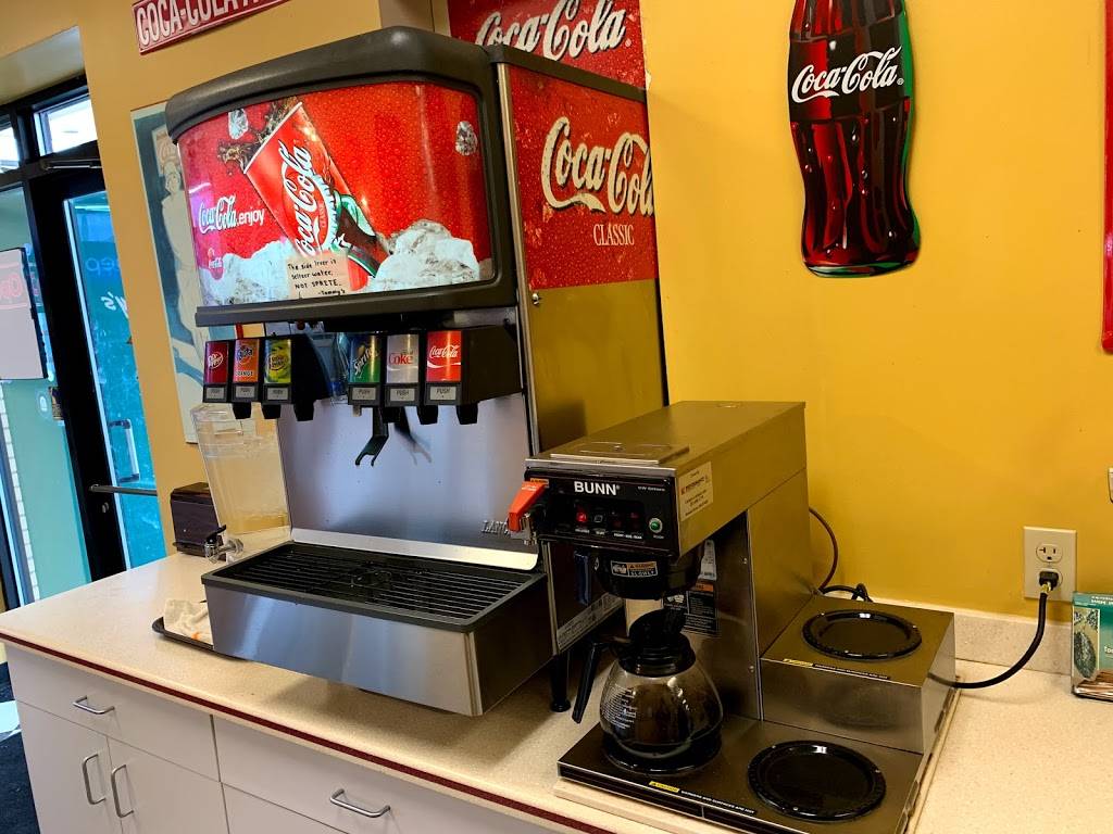 Tommys Chicago Dogs Subs Soup | restaurant | 3701 Durand Ave, Racine, WI 53405, USA | 2625547624 OR +1 262-554-7624