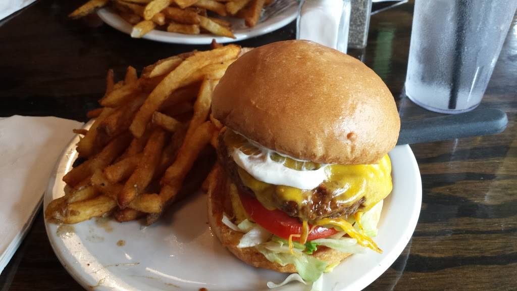 Shorts Burgers Eastside | restaurant | 521 Westbury Dr, Iowa City, IA 52245, USA | 3193387743 OR +1 319-338-7743