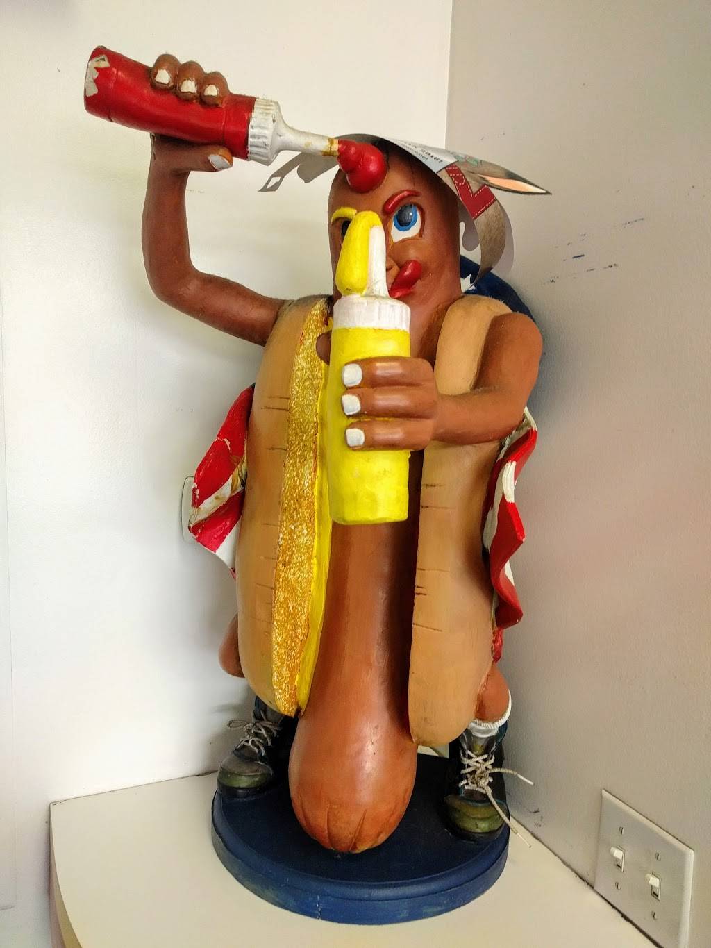 Luckys Dog House | meal takeaway | 215 N Moorpark Rd, Thousand Oaks, CA 91360, USA | 8054491745 OR +1 805-449-1745