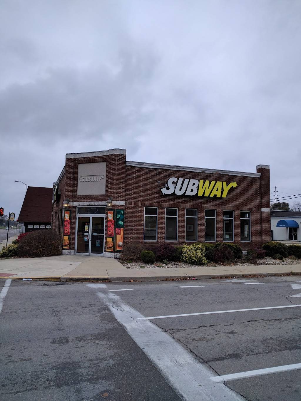 Subway | restaurant | 308 N Walnut St, Muncie, IN 47305, USA | 7652549338 OR +1 765-254-9338