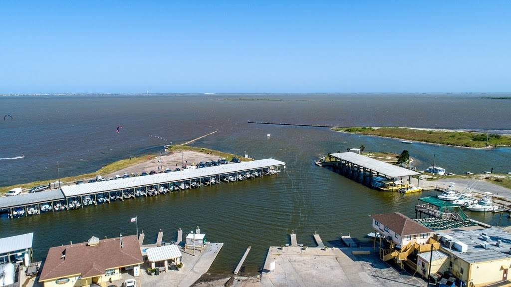 Bluffs Landing Marina & Lodge | restaurant | 4242 Laguna Shores Rd, Corpus Christi, TX 78418, USA | 3612882656 OR +1 361-288-2656