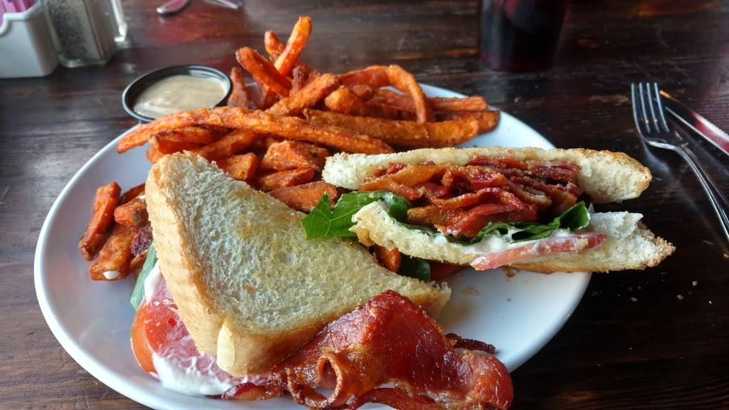 Jaywalker Restaurant | restaurant | 10188 US-12, White Pigeon, MI 49099, USA | 2694832305 OR +1 269-483-2305