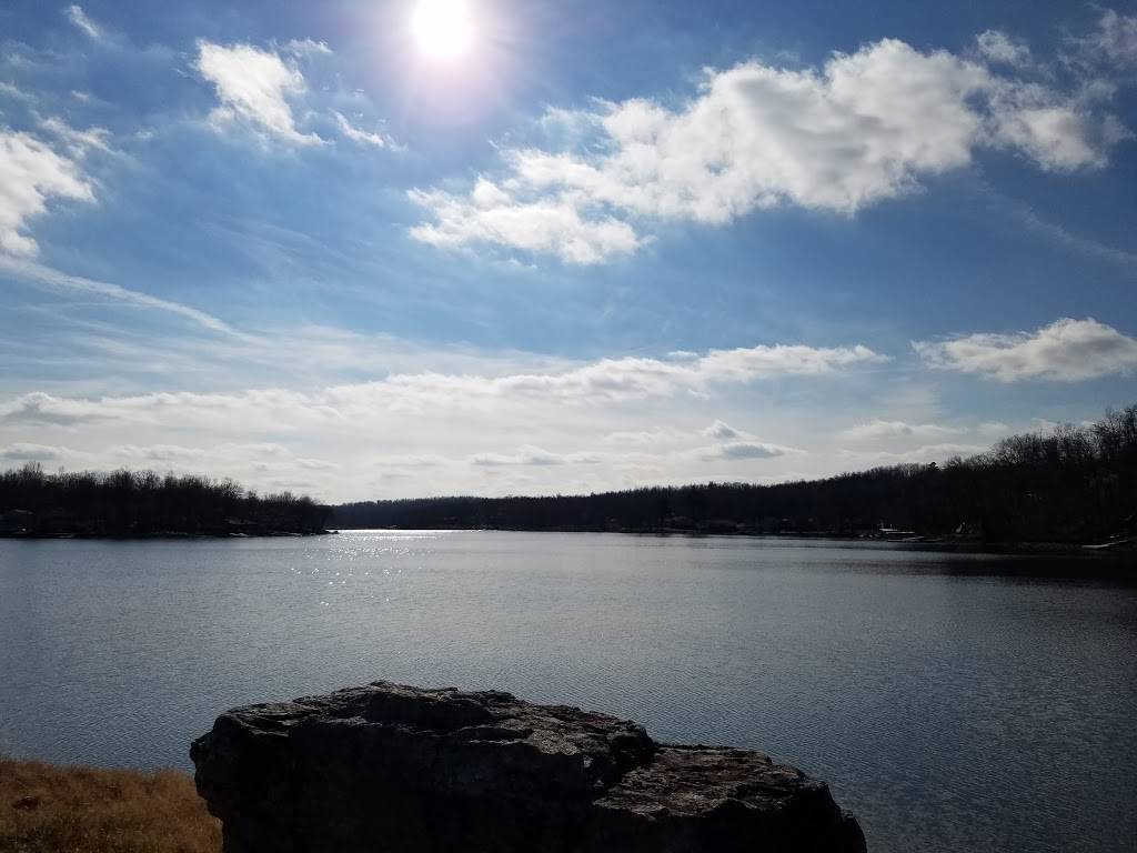 Carols Lakeview Restaurant | restaurant | 200 Iroquois Dr, Cherokee Village, AR 72529, USA | 8702573595 OR +1 870-257-3595