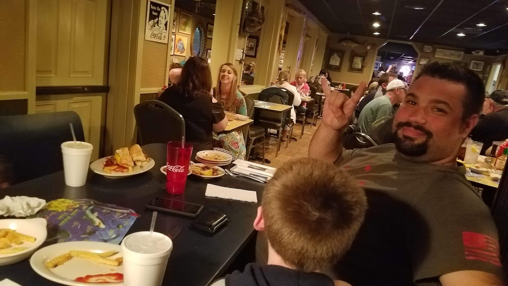 Mikees Seafood | restaurant | 205 E 2nd Ave, Gulf Shores, AL 36542, USA | 2519486452 OR +1 251-948-6452