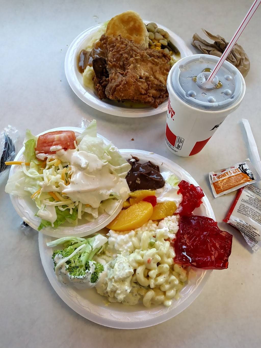 KFC | restaurant | 810 Roosevelt Dr, Sparta, TN 38583, USA | 9317382474 OR +1 931-738-2474