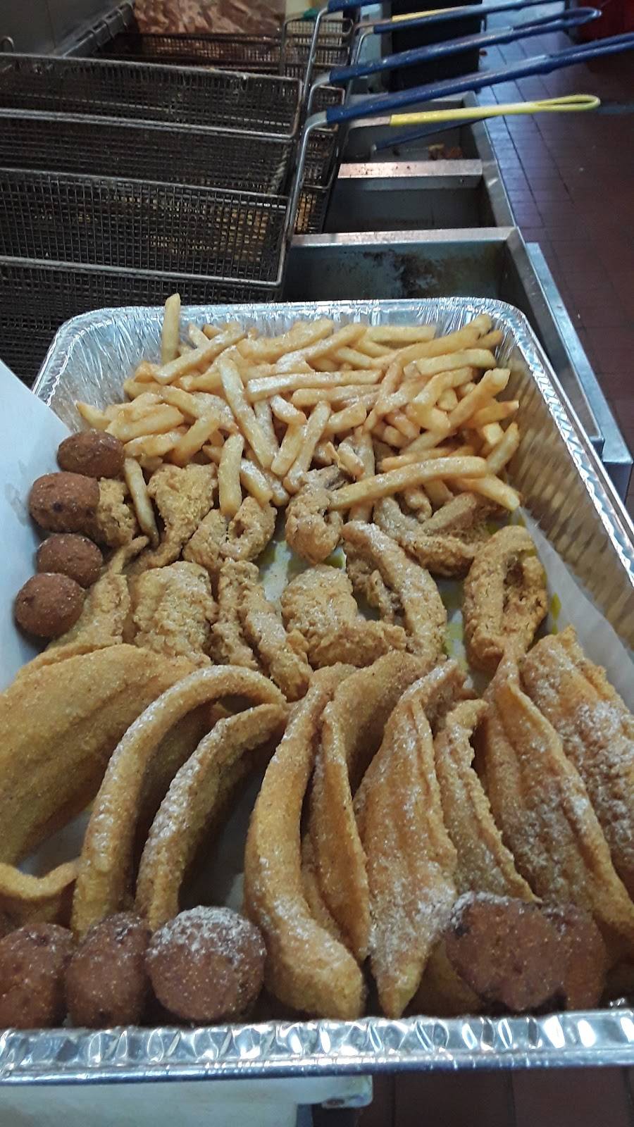 Shark’s Fish & Chicken | restaurant | 3659 Hickory Hill Rd, Memphis, TN 38115, USA | 9013600908 OR +1 901-360-0908