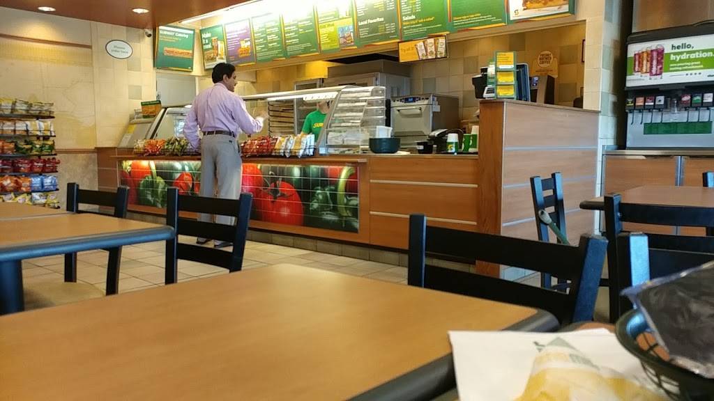 Subway Restaurants | restaurant | 230 West Parker Road Suite 180A Cambridge Square, Plano, TX 75075, USA | 9728814640 OR +1 972-881-4640
