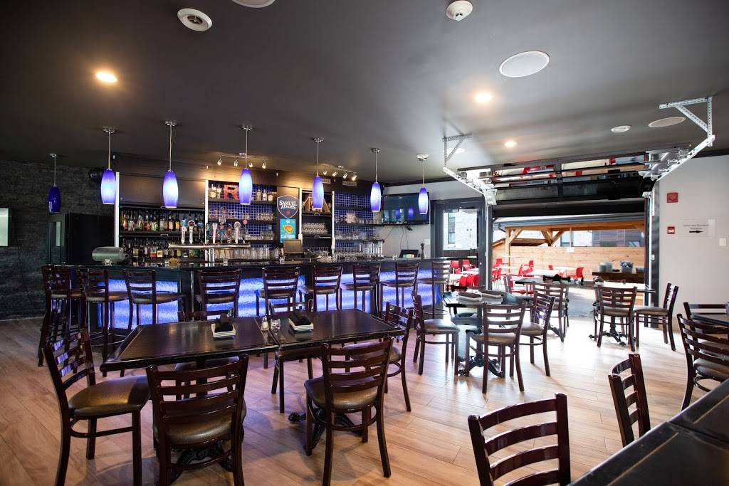 Hotel V | restaurant | 585 Boulevard de la Gappe, Gatineau, QC J8T 8N7, Canada | 8192438586 OR +1 819-243-8586