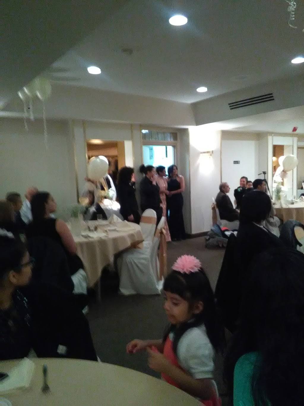 Laurel Athletic Club | restaurant | 13 North Ave, Norwalk, CT 06851, USA | 2038475429 OR +1 203-847-5429