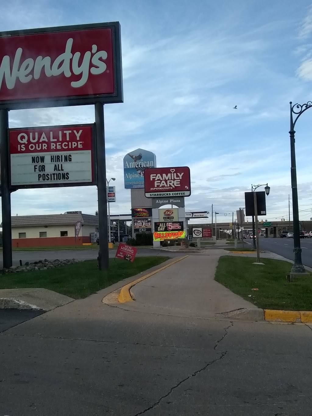 Dairy Queen Grill & Chill | restaurant | 829 W Main St, Gaylord, MI 49735, USA | 9897313298 OR +1 989-731-3298