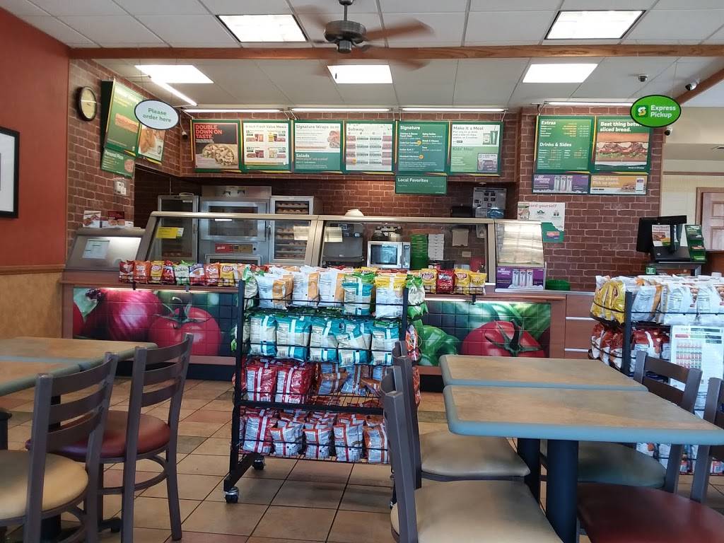 Subway Restaurants | restaurant | 400 S 8th St, West Dundee, IL 60118, USA | 8474288448 OR +1 847-428-8448