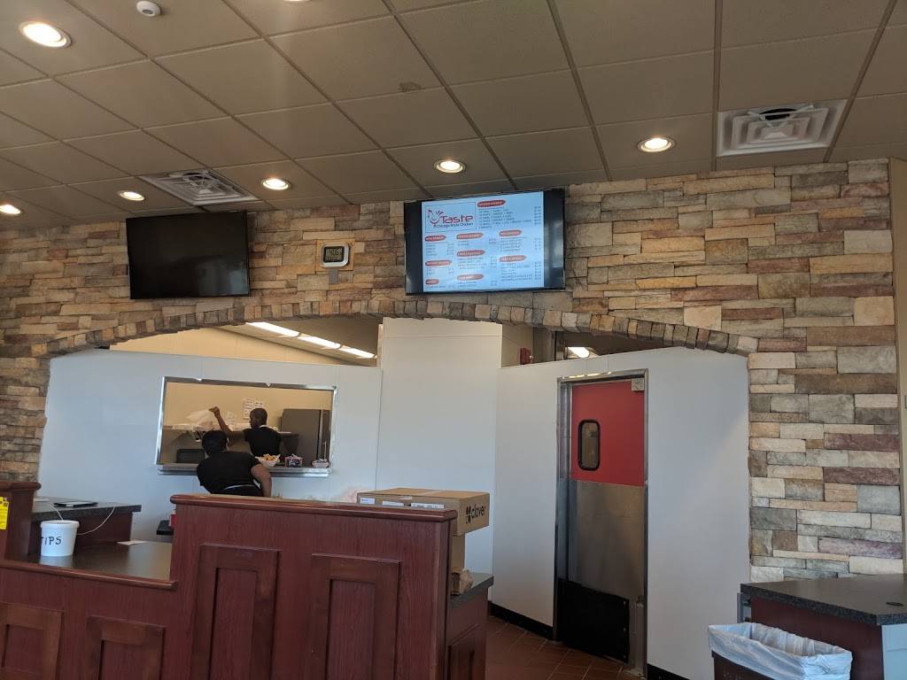 Taste Chicago style chicken | restaurant | 909 Lincoln Ave suite B, Charleston, IL 61920, USA | 2173452500 OR +1 217-345-2500