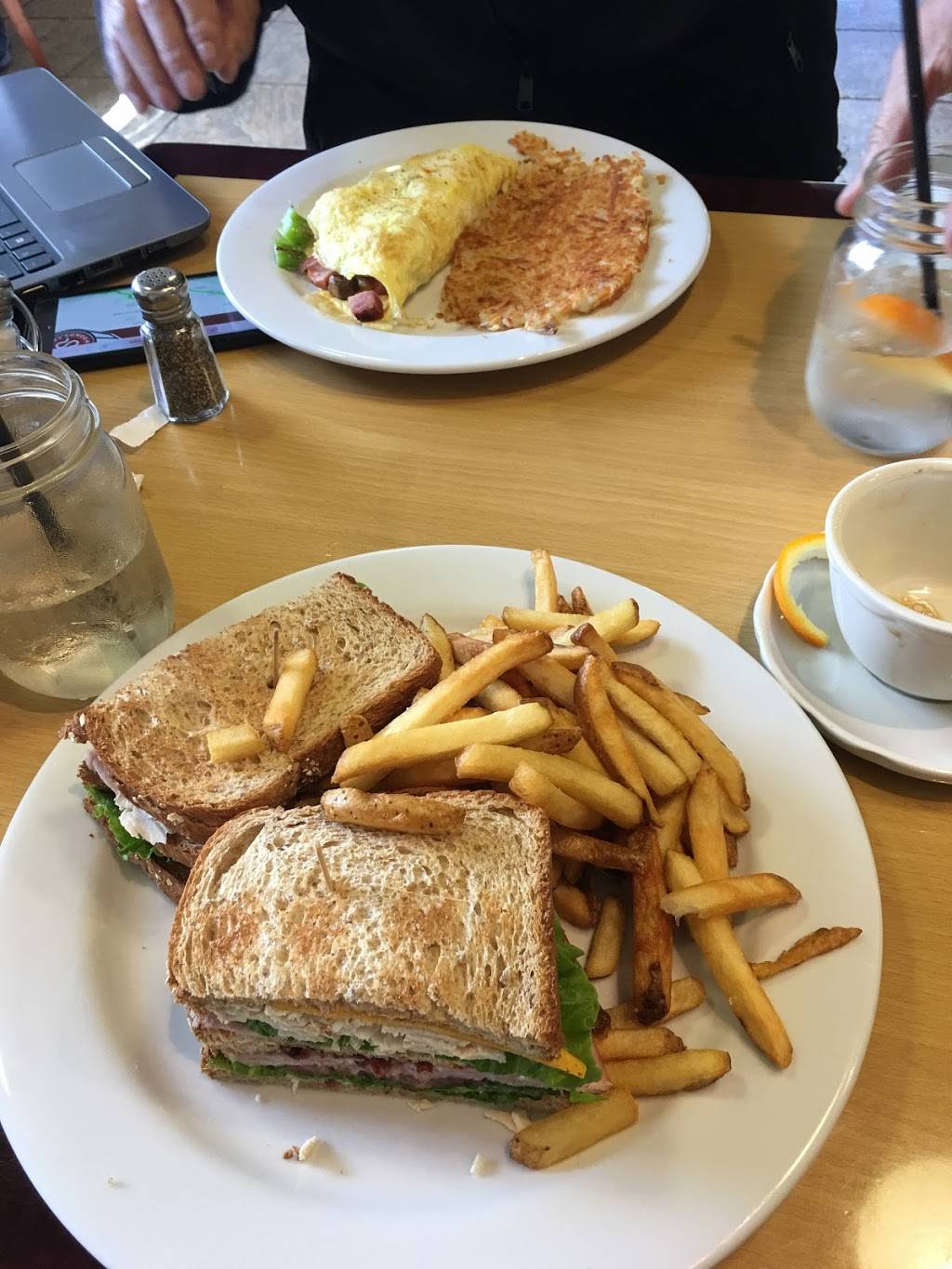 Kiki‘s Kitchen | restaurant | 35 Airport Rd, Fitchburg, MA 01420, USA | 9783435788 OR +1 978-343-5788