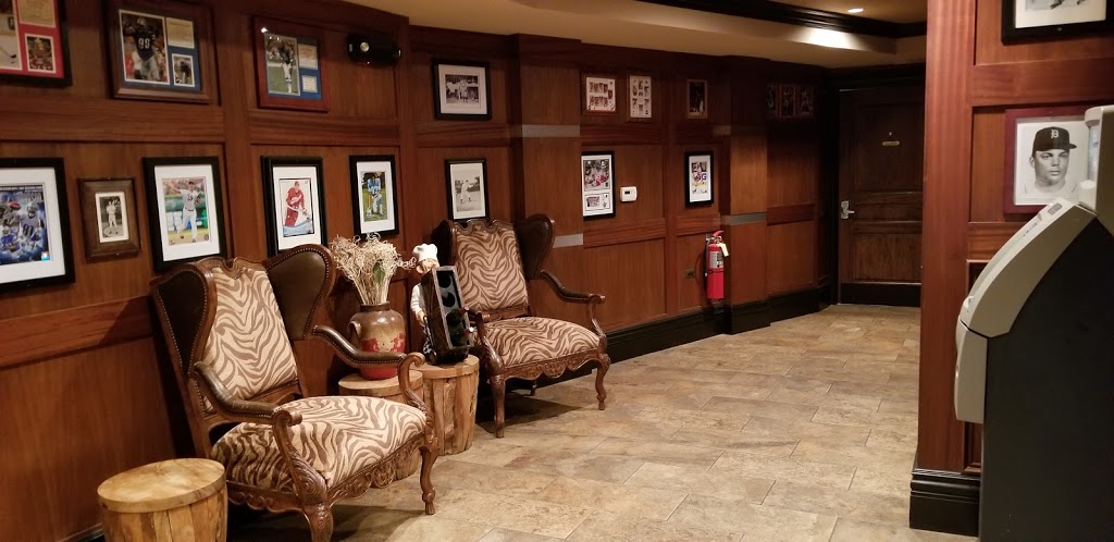 Downtown Louies Lounge | restaurant | 30 Clifford St, Detroit, MI 48226, USA | 3139611600 OR +1 313-961-1600