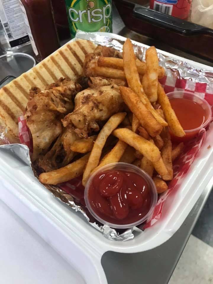 Divas Café with a taste of Ryans lemonade | restaurant | 1910-1912, W Hampton Ave, Milwaukee, WI 53209, USA | 4147799102 OR +1 414-779-9102