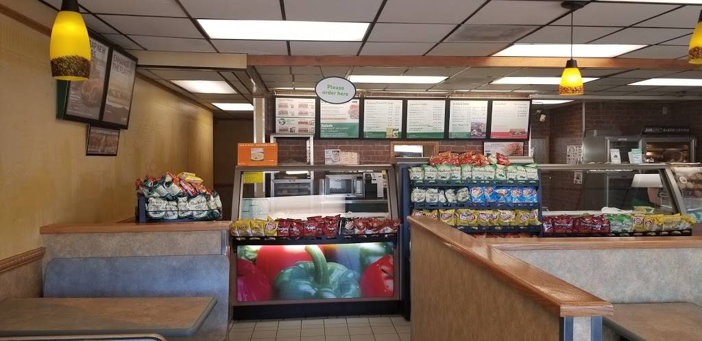 Subway | restaurant | 8952 SW Barbur Blvd, Portland, OR 97219, USA | 5032450337 OR +1 503-245-0337