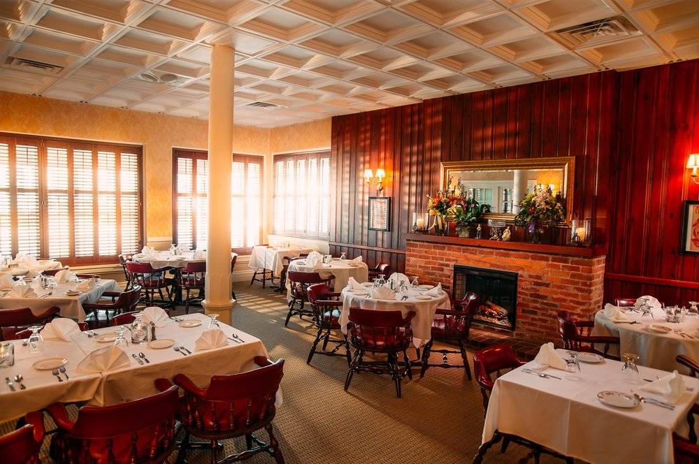 Old Colonial Inn | restaurant | 216 N 3rd St, Kentland, IN 47951, USA | 2194746774 OR +1 219-474-6774