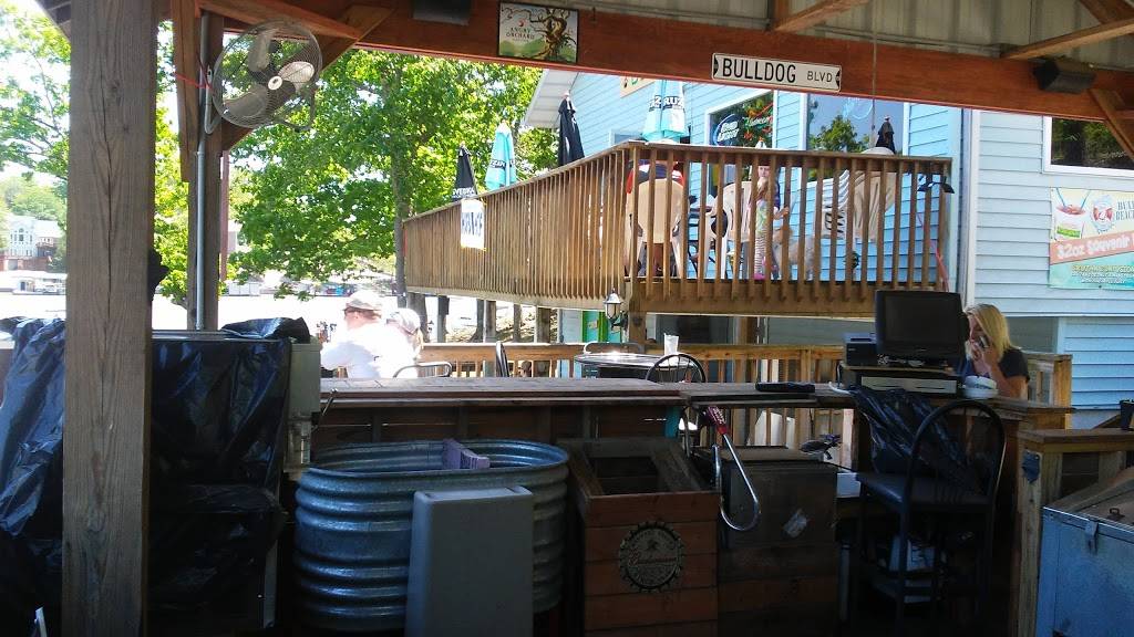 Bulldogs Beach House | restaurant | 121 Teton Ln, Camdenton, MO 65020, USA | 5738733311 OR +1 573-873-3311