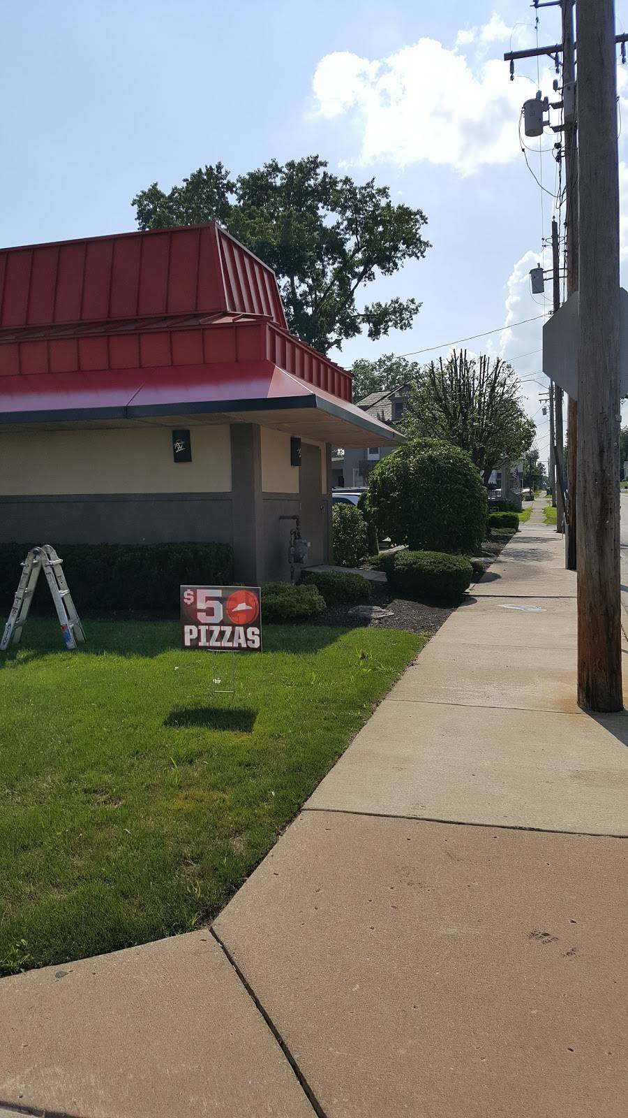 Pizza Hut | meal takeaway | 239 N Market St, East Palestine, OH 44413, USA | 3304269999 OR +1 330-426-9999