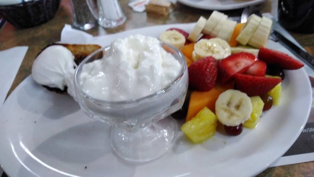 Tutti Frutti déjeuner et diner | restaurant | 999 Avenue de Bourgogne, Québec, QC G1W 4S6, Canada | 4186536383 OR +1 418-653-6383