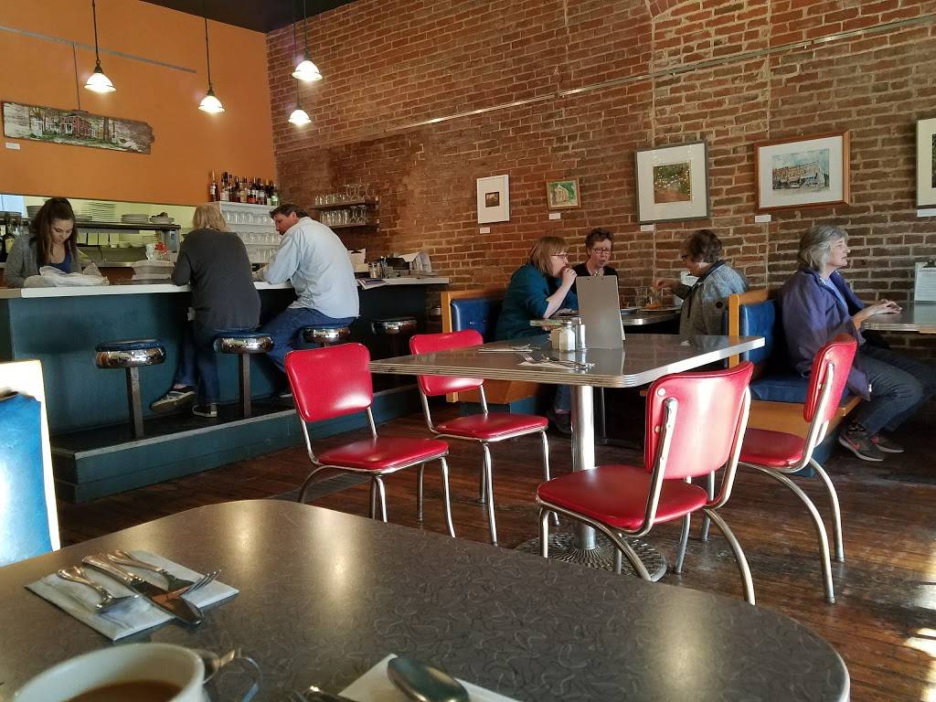 Palisades Cafe | restaurant | 117 1st St W, Mt Vernon, IA 52314, USA | 3198954041 OR +1 319-895-4041