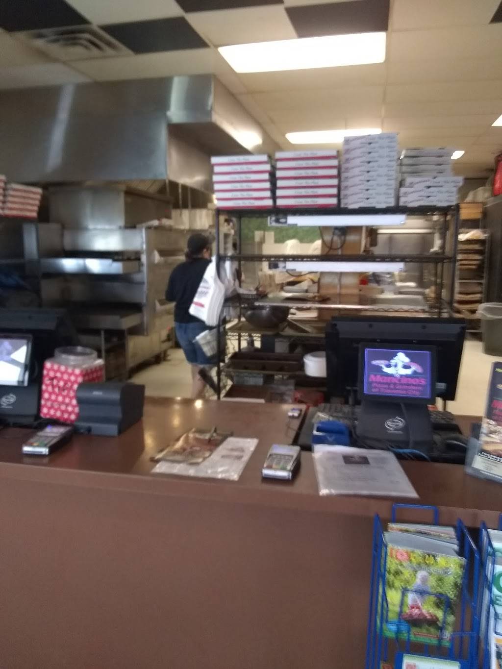 Mancinos Pizza & Grinders of Traverse City Chums Corner | restaurant | 841 US-31, Traverse City, MI 49685, USA | 2319434844 OR +1 231-943-4844