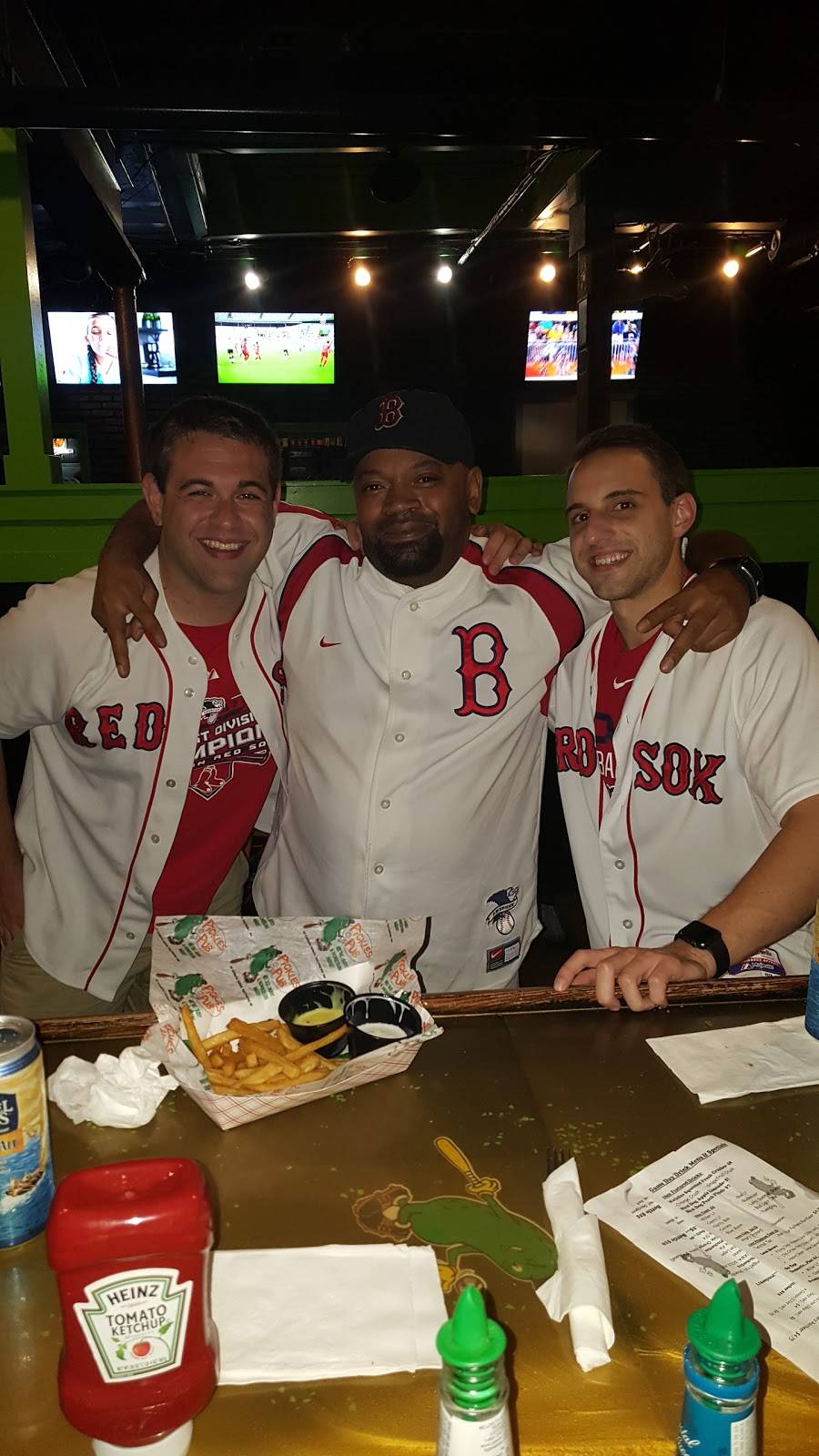 The Bullpen Sports Bar & Grill | restaurant | 508 Washington Blvd, Baltimore, MD 21230, USA | 4109670685 OR +1 410-967-0685